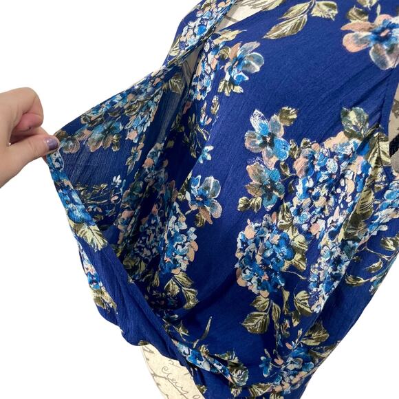 En Creme Women's Blue Floral Keyhole Halter Neck Faux-Wrap Blouse Top Size Small - Picture 7 of 8